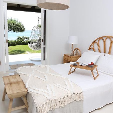 Seafront Calista Beach House With Garden Гліфада Екстер'єр фото