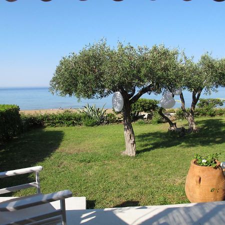 Seafront Calista Beach House With Garden Гліфада Екстер'єр фото