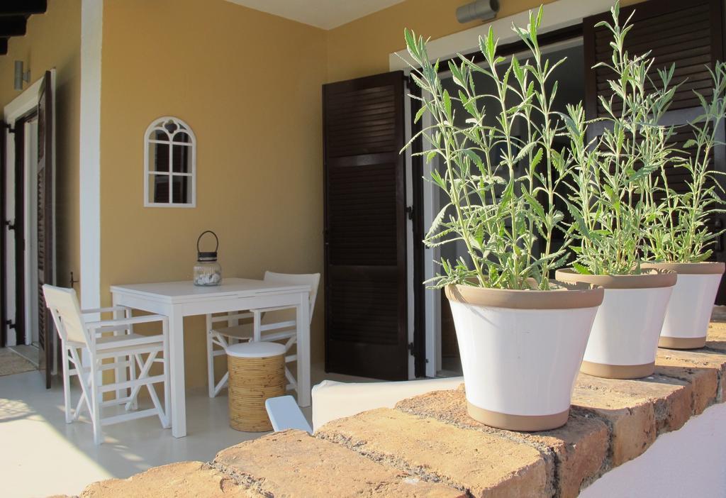Seafront Calista Beach House With Garden Гліфада Екстер'єр фото