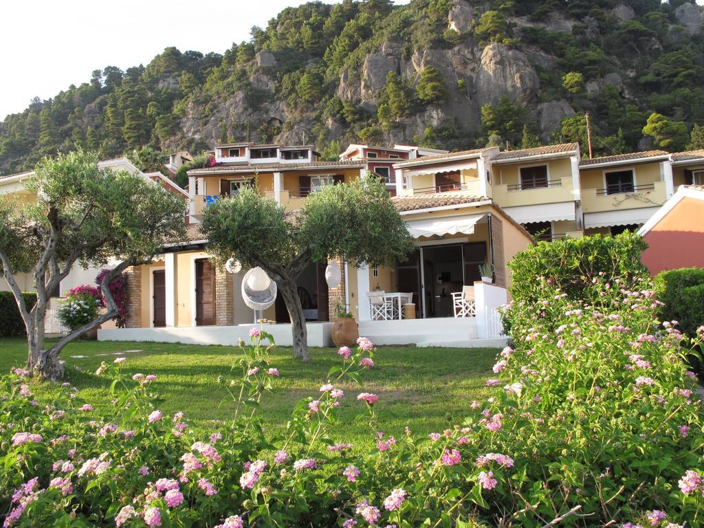 Seafront Calista Beach House With Garden Гліфада Екстер'єр фото