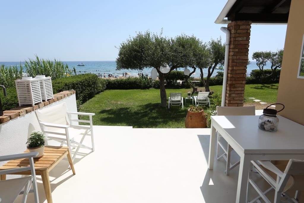 Seafront Calista Beach House With Garden Гліфада Екстер'єр фото