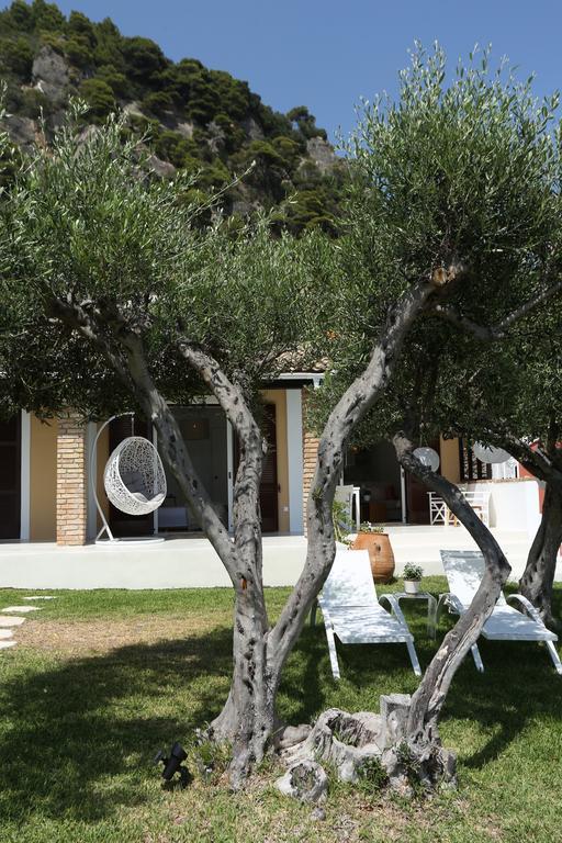 Seafront Calista Beach House With Garden Гліфада Екстер'єр фото