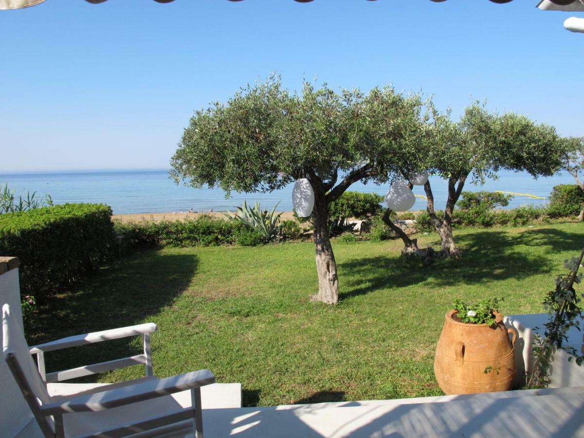 Seafront Calista Beach House With Garden Гліфада Екстер'єр фото