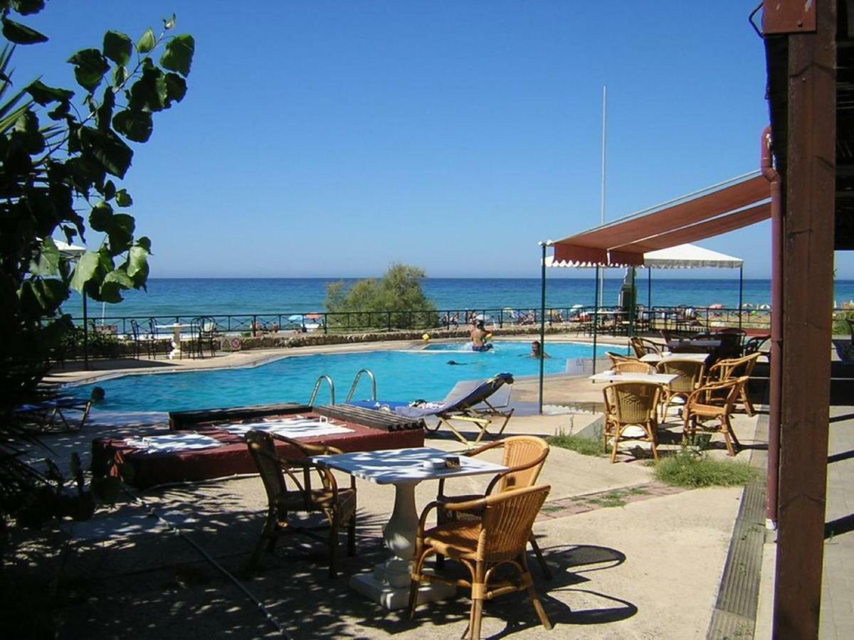 Seafront Calista Beach House With Garden Гліфада Екстер'єр фото