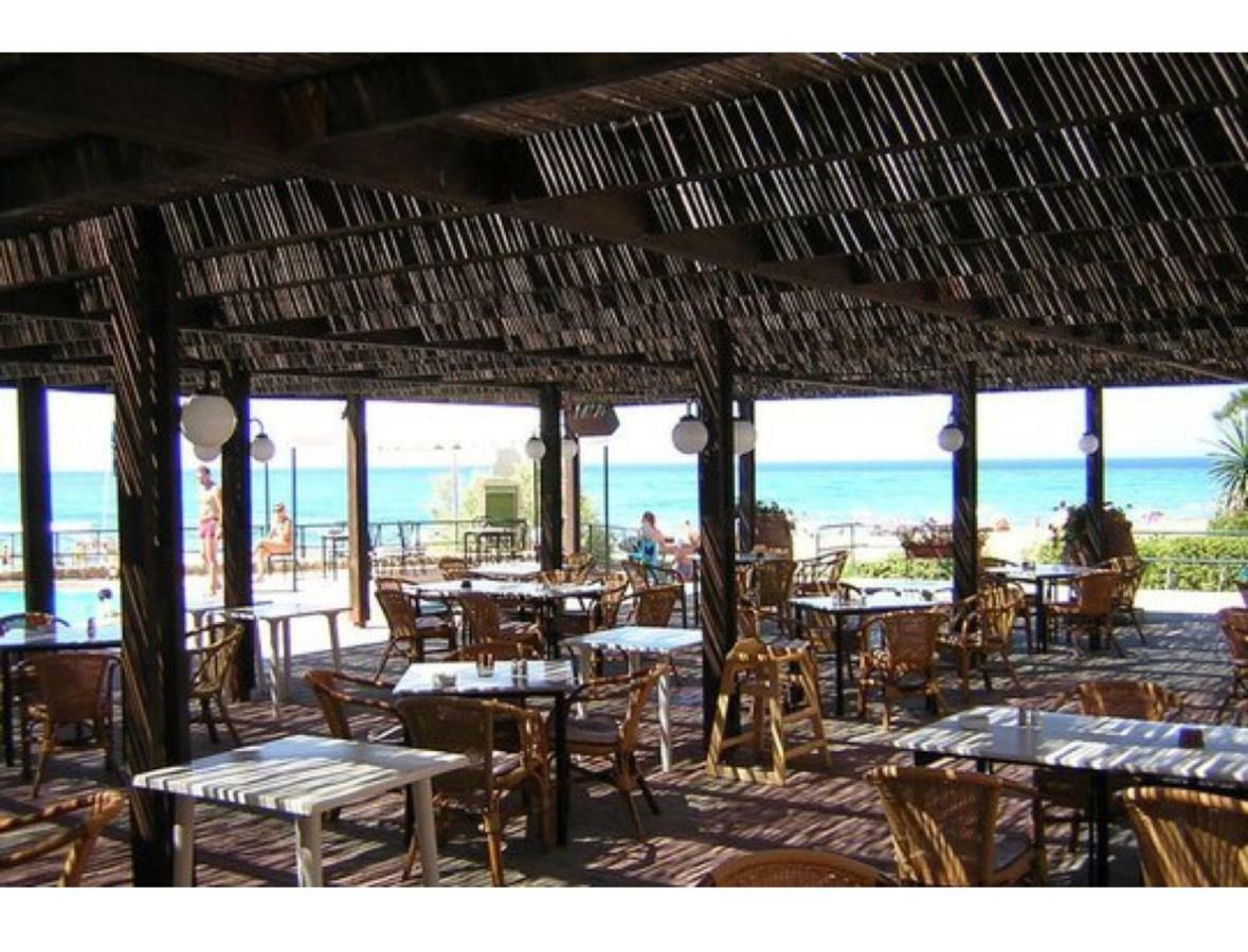Seafront Calista Beach House With Garden Гліфада Екстер'єр фото